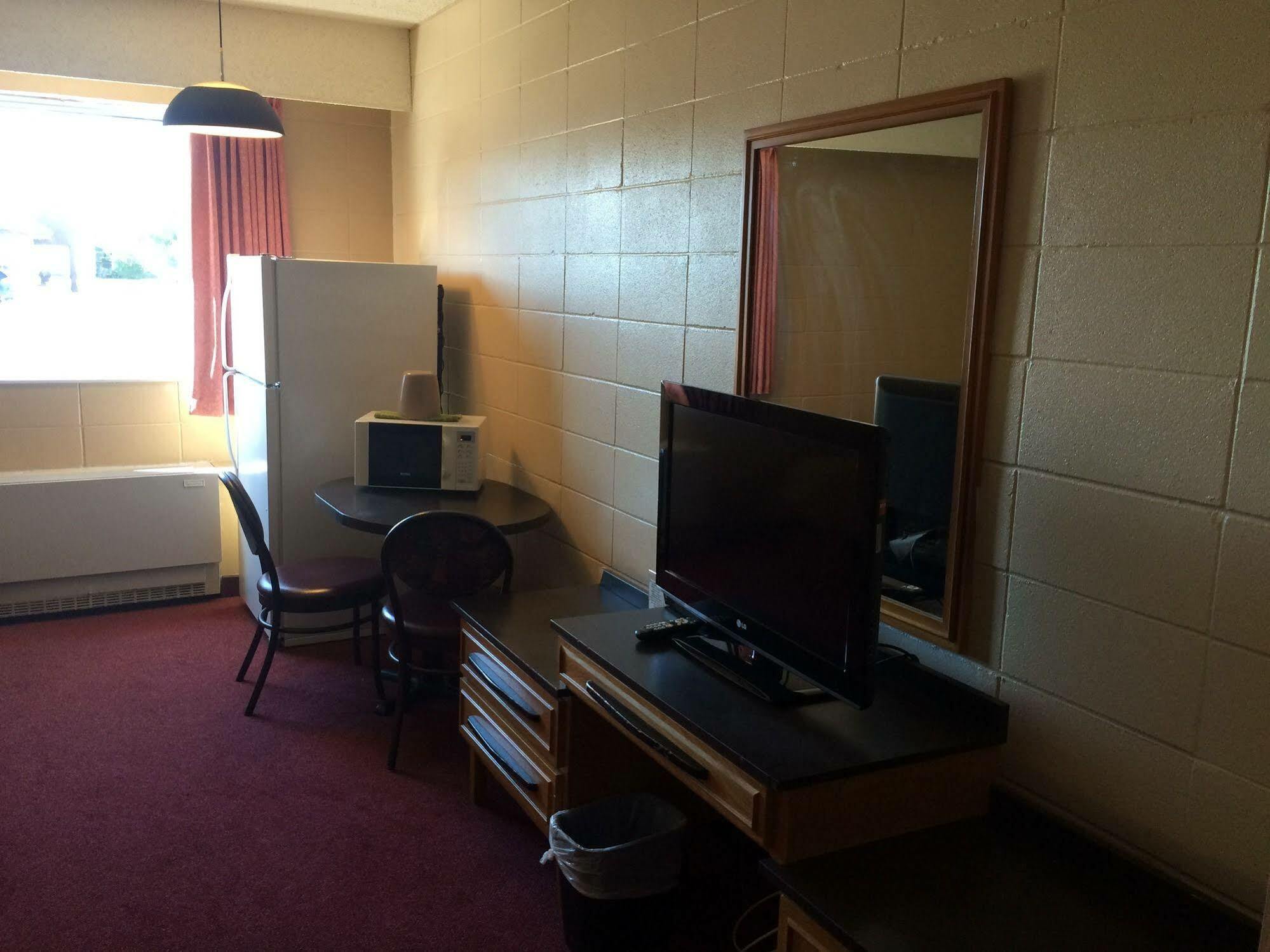 Midtown Motor Inn Bonnyville Buitenkant foto