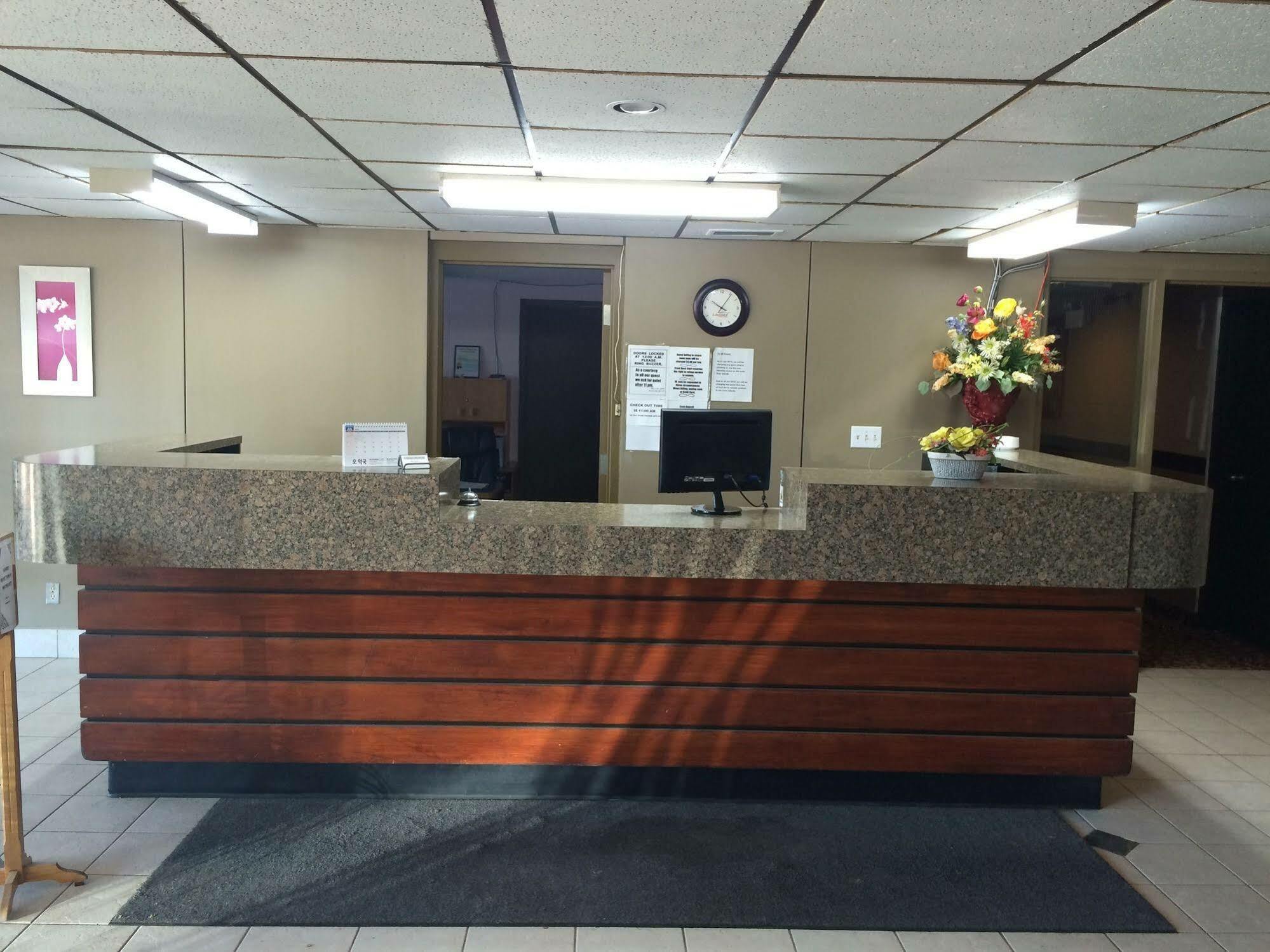 Midtown Motor Inn Bonnyville Buitenkant foto