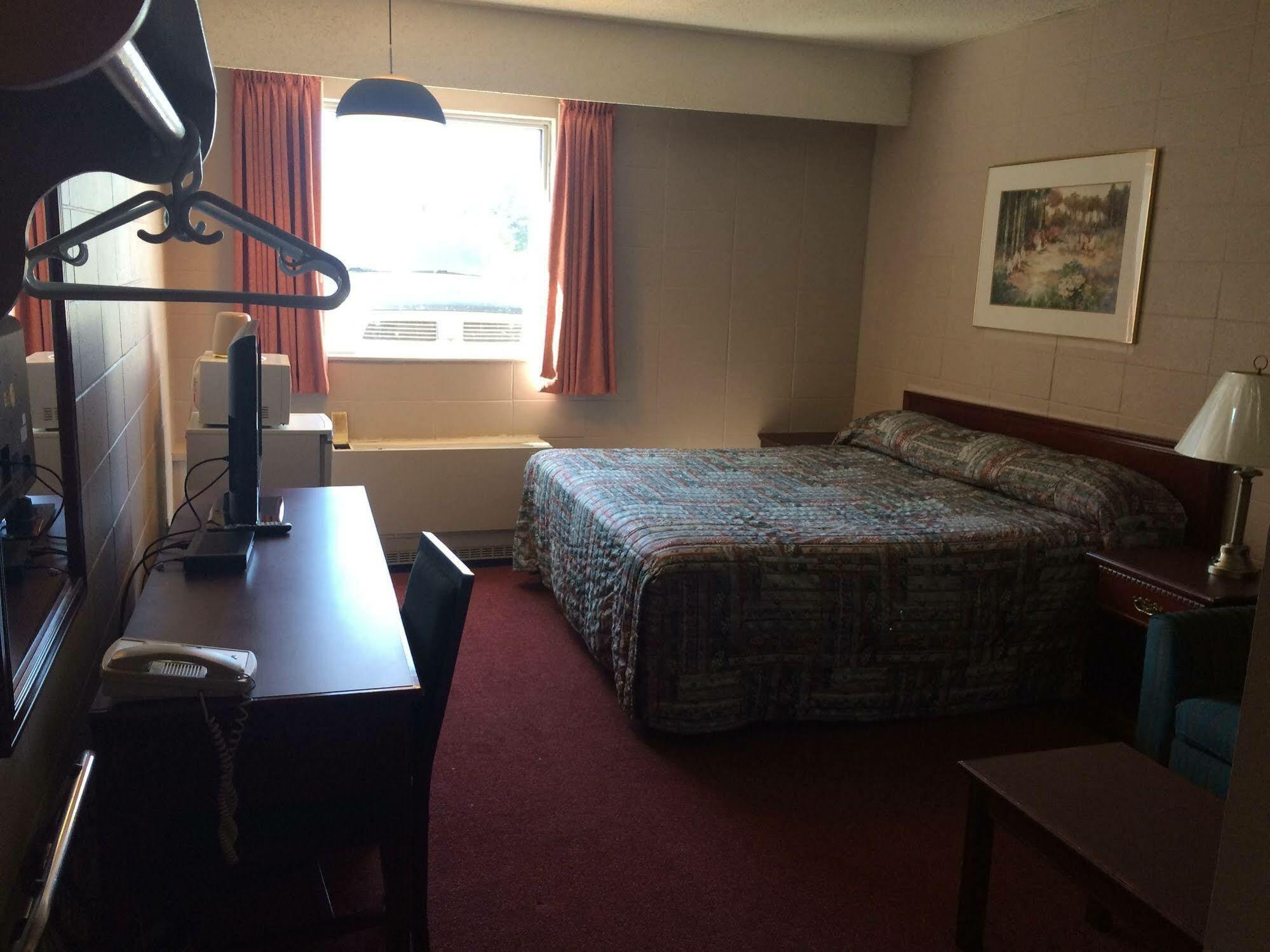 Midtown Motor Inn Bonnyville Buitenkant foto