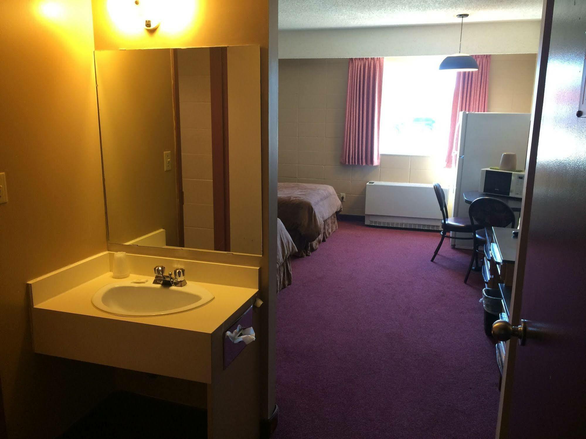 Midtown Motor Inn Bonnyville Buitenkant foto