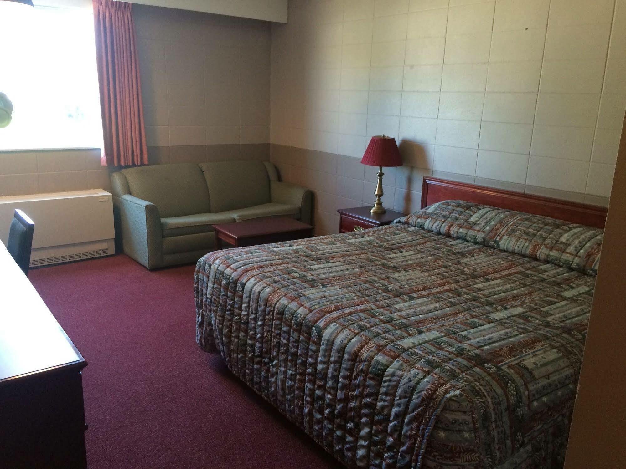 Midtown Motor Inn Bonnyville Buitenkant foto