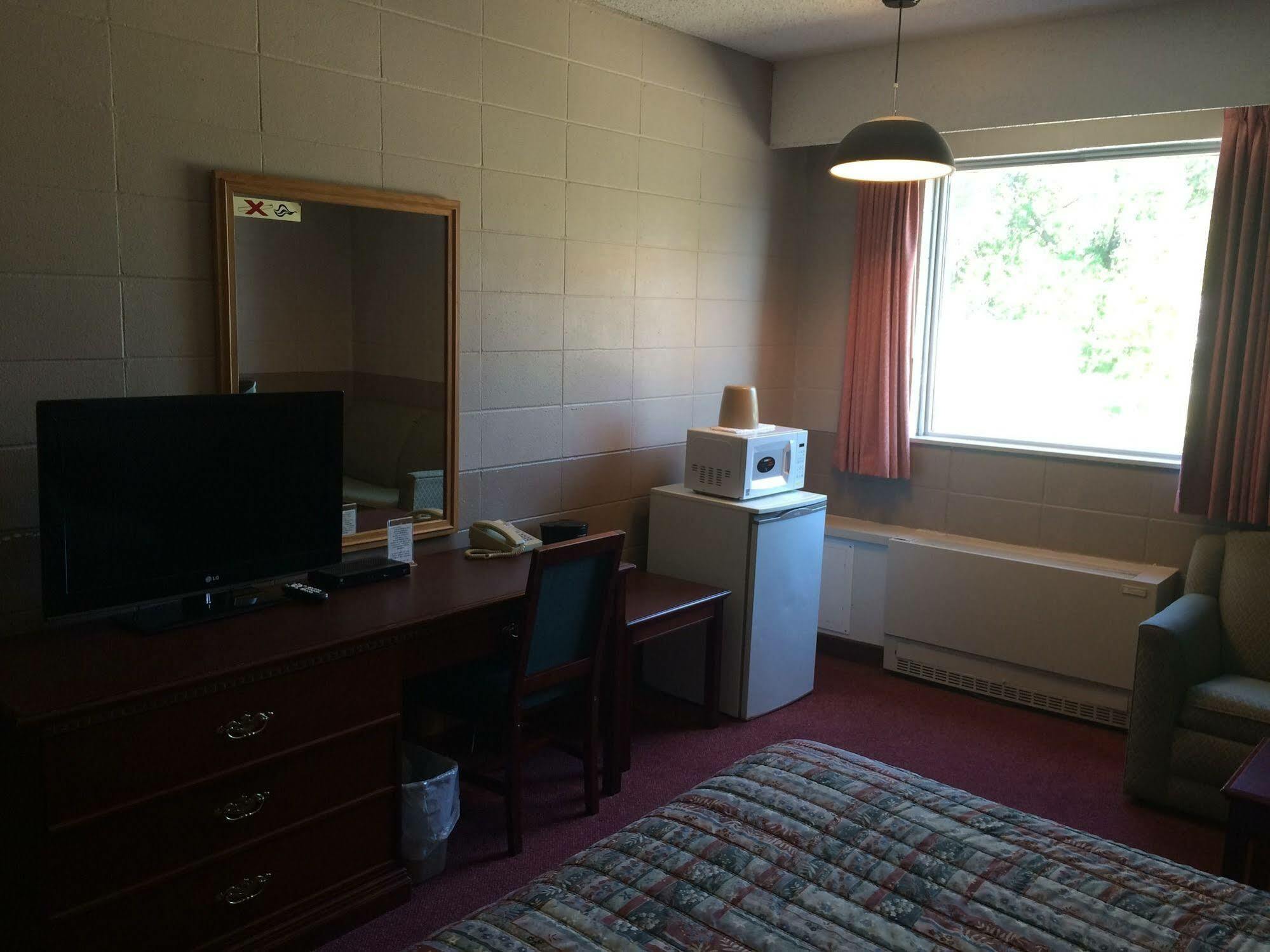 Midtown Motor Inn Bonnyville Buitenkant foto